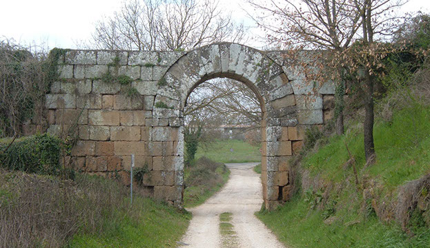 falerii_novi_-_porta_di_giove_2-crop-u661